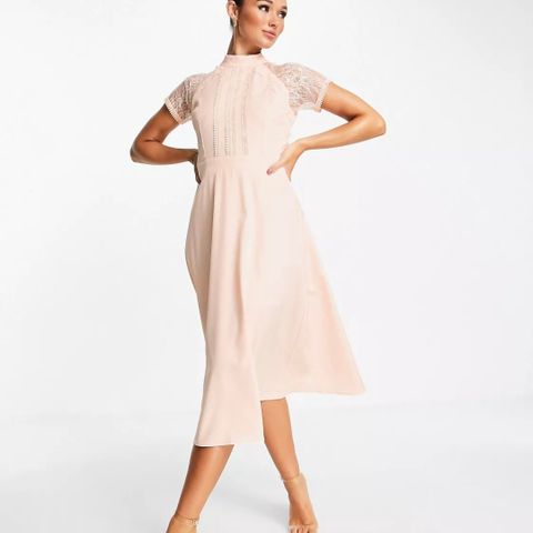 Helt ny kjole str 42. Lys rosa, med lappen på