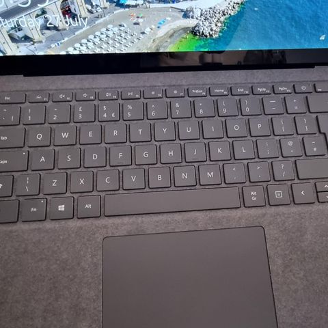 Pent og veldig lite brukt Microsoft Surface Laptop 3