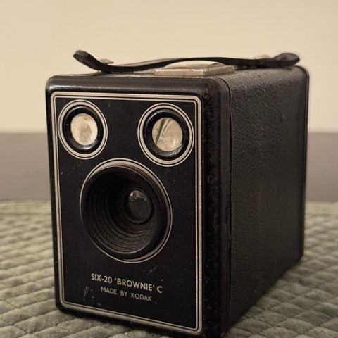 Kodak SIX-20 ‘BROWNIE’ C analog kamera