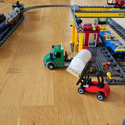 Lego City Tog - godstog med mange tilbehør