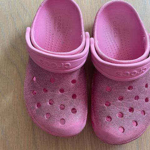 Rosa crocs med glitter