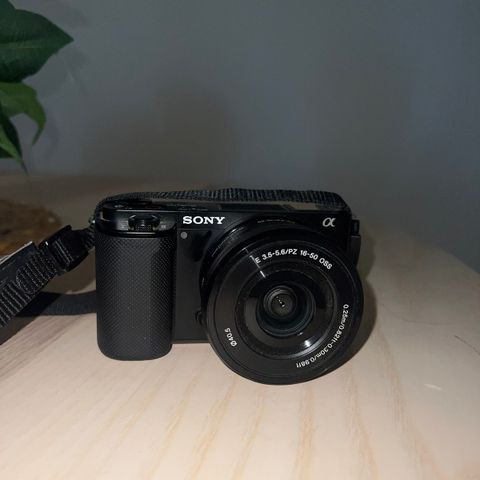 SONY ZV-E10 (Kamerabag, SD-kort: 256GB, Tripod Inkl.