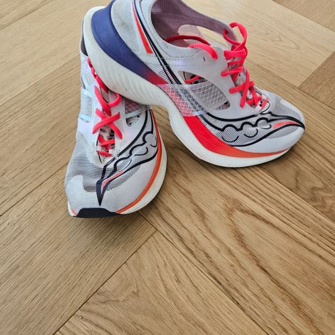 SAUCONY ENDORPHIN ELITE, herre modell.