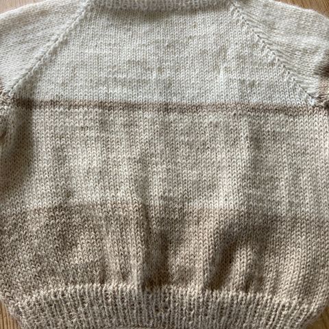 Ny strikket «pen genser»str  2 år i alpaca liten storm.