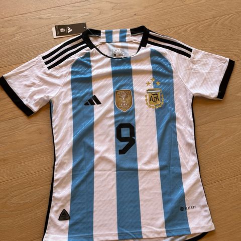 Argentina 2022 player edition, J.ALVAREZ 9, medium størrelse