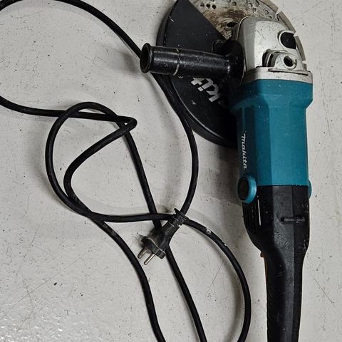 MAKITA VINKELSLIPER GA9010C