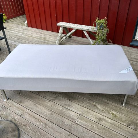 IKEA rammemadrass (90x170cm) med stålbein (20cm) gis bort