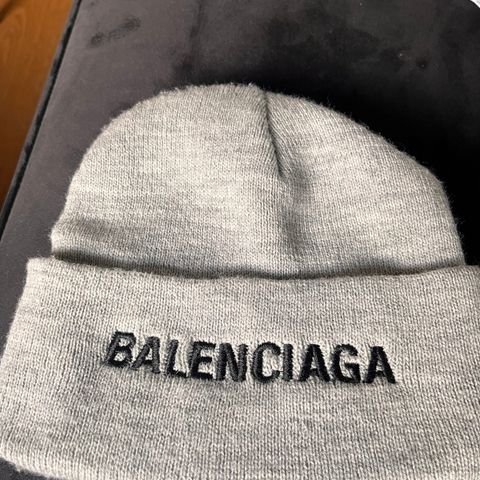 Balenciaga lua selges