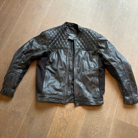 MC jakke i ekte bøffelskinn - Tilnærmet som ny, størrelse XL !