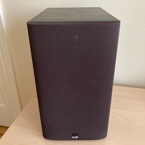 Bowers & Wilkins 685 høyttalere med stativ