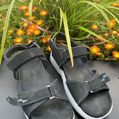 Svarte sandaler Gaitline