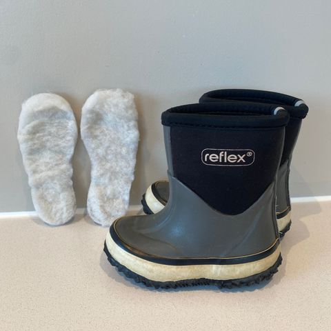 Allværsstøvler (som Dock boots) fra Reflex. Ullsåler inkludert