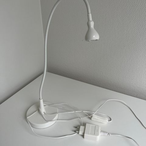 Skrivebordslampe fra ikea - pent brukt