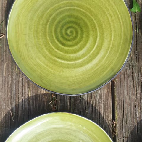 Grønt keramikk servise