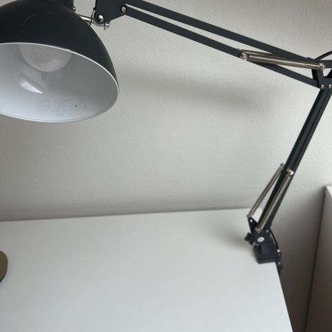 skrivebordslampe fra ikea