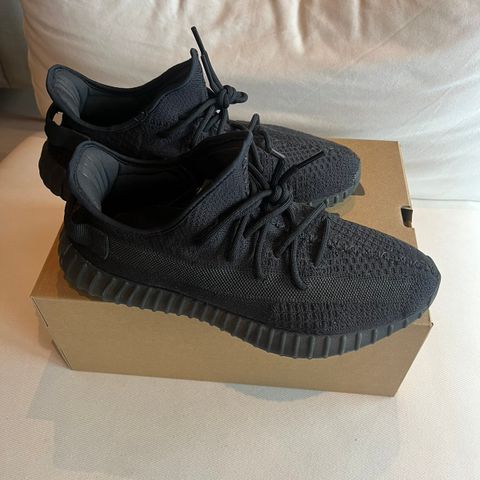 Yeezy 350 onyx v2