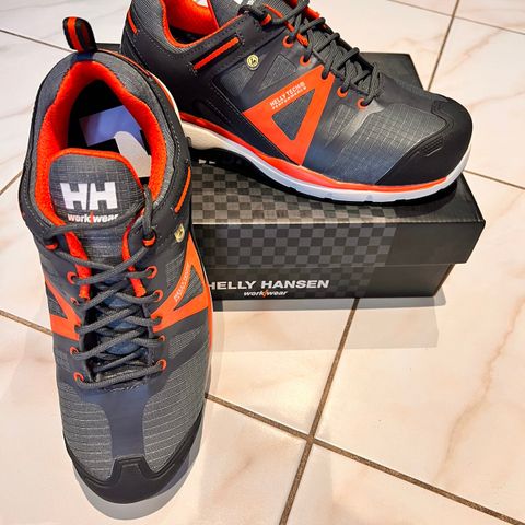 Helly Hansen workwear shoes 44