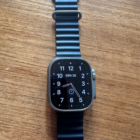 Pent brukt Apple Watch Ultra med to ladere og kvittering fra Eplehuset