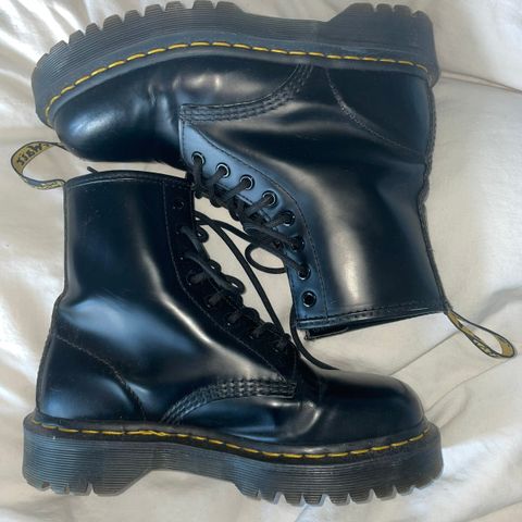 DR.MARTENS 1640 BEX 8 EYE BOOT