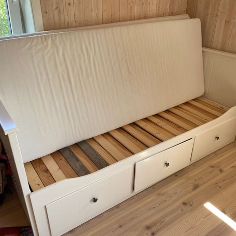 Hemnes Ikea uttrekkbar seng / sovesofa