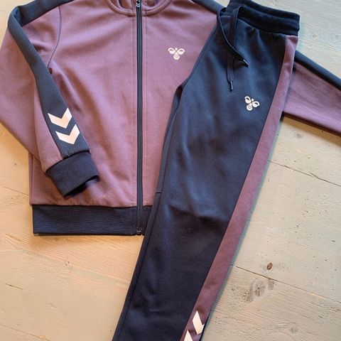 Tracksuit fra Hummel, str 122