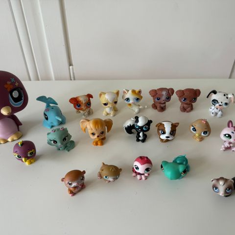 20 små og 1 stor Littlest Pet Shop figurer