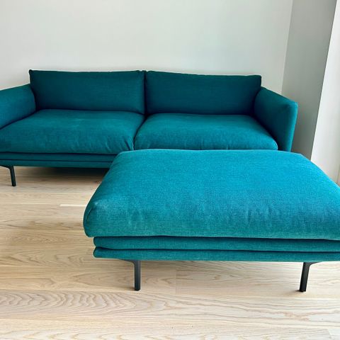 Lomi 2,5-seter sofa fra Bolia inkl. puff