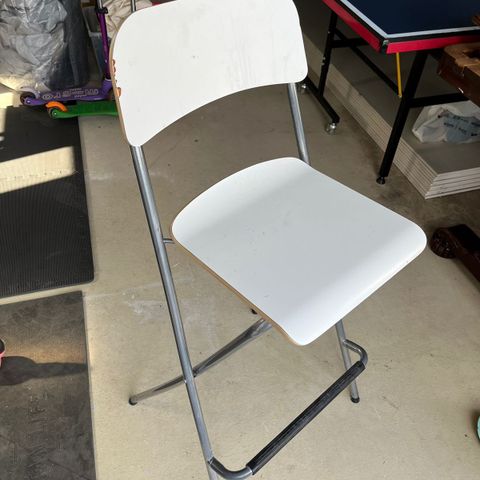 Enkel høy stol, sammenleggbar
