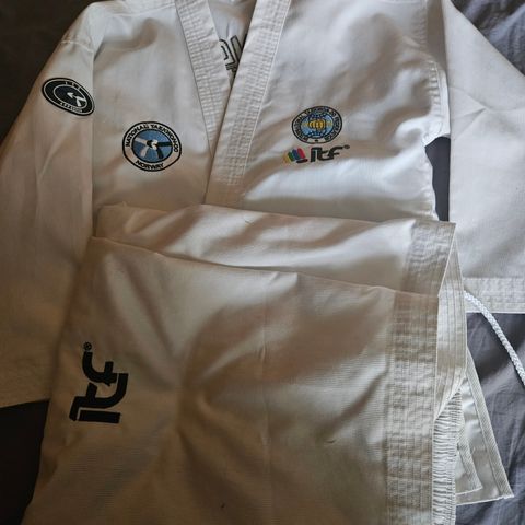 Taekwondo drakter i str 130 og 140