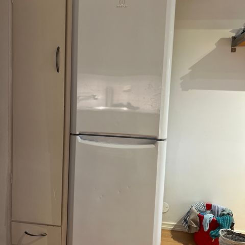 Kjøleskap med fryser 175x60
