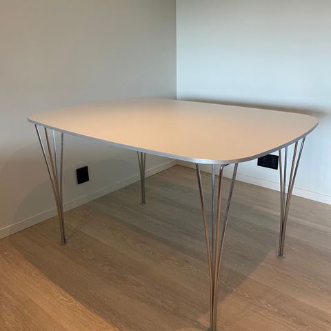 FRITZ HANSEN Superellips FH125