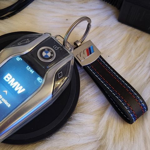 BMW SmartKey med trådløs lader!