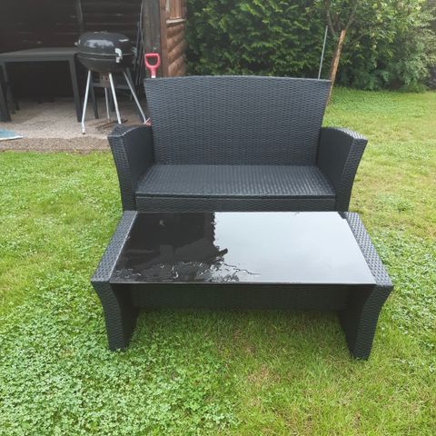 Hagemøbler sofa og bord