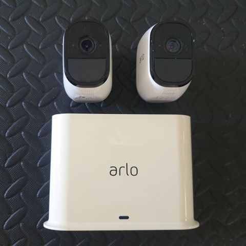 Arlo VMB 4500 Base med 2 x Arlo Pro VMC4030 HD kamera