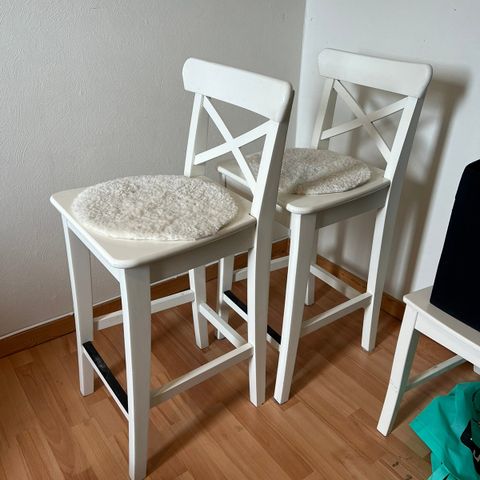 2 stk barstoler med sitteunderlag (pris pr stk)