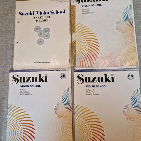 Piano Suzuki notebøker selges