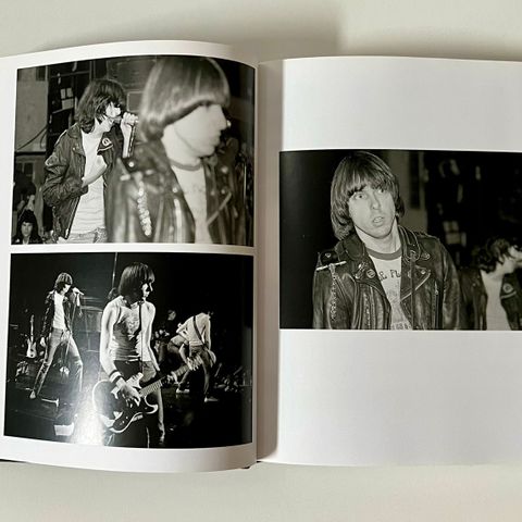 Fotobok med bilder fra norsk og britisk punk/rock-miljø på starten av 80-tallet