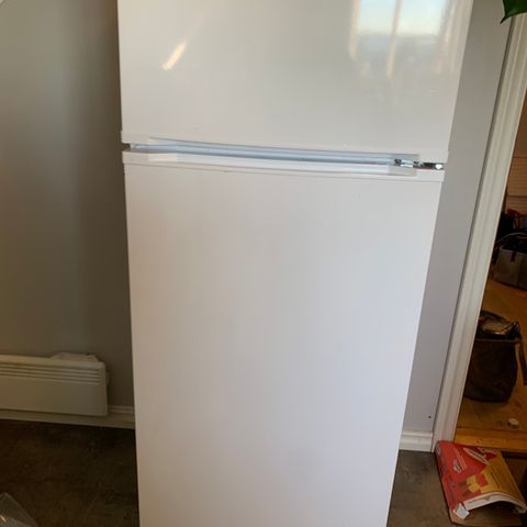 Zens  kjøleskap med / frysedel. Kun 6 måneder gammelt