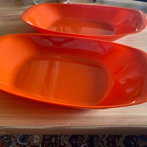 2 RETRO ORANGE PLASTFAT I FRA 1960 - 1970 TALLET.