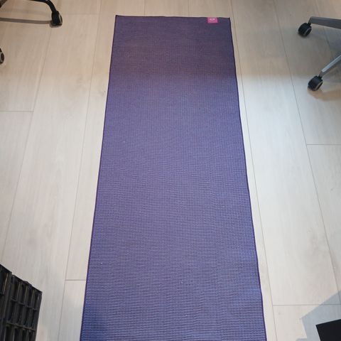 (RESERVERT) Yogamatter