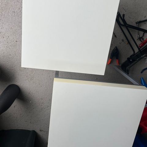 2 hvite småbord IKEA