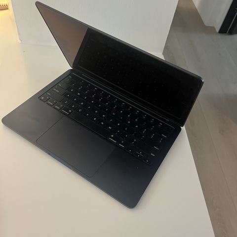 Macbook air M2 - 16GB RAM - Med Kvittering