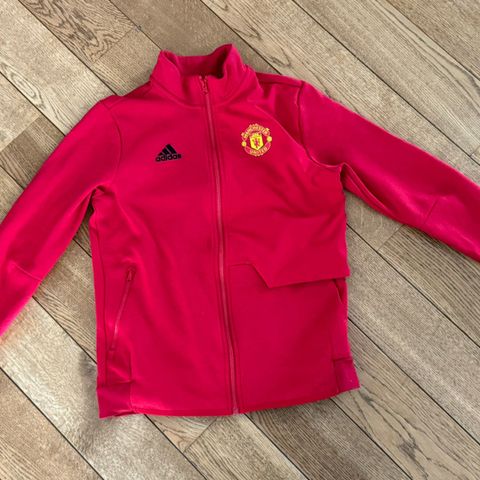 Knapt brukt Manchester United Jakke Anthem- Rød Barn str 164/ L (13- 14 år)