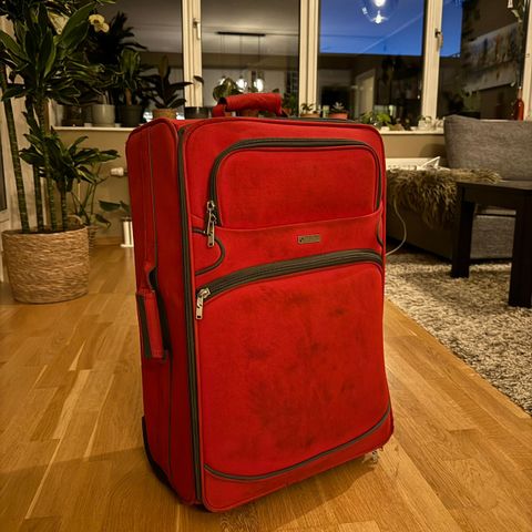 Rød Sterling-koffert (godt brukt)