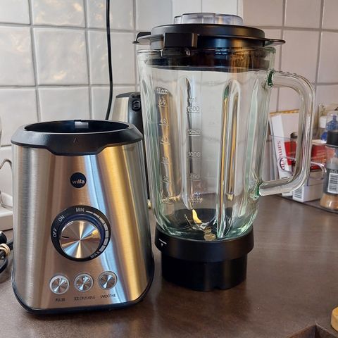 Ny blender, åpnet esken og satte samen maskinen, men den er aldri brukt