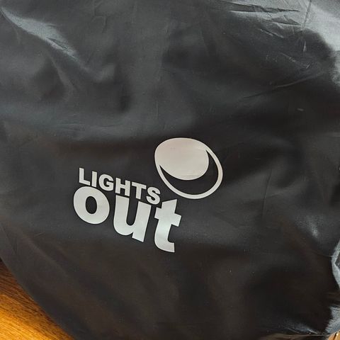 Lights out Blackout blinds pop up reisegardin med sugekopp