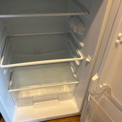 Lite kjøleskap fra sense selges