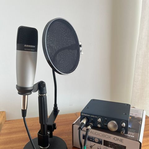 Mikrofon og audiobox