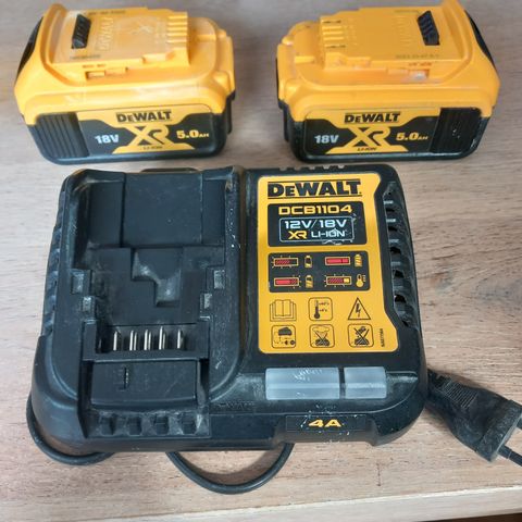 2stk Dewalt batteri 18V - 5.0 AH  1stk Dewalt lader