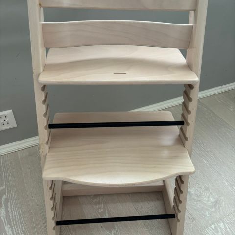 Tripp trapp stol (passer til newbornsete).